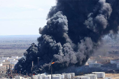 Explosión en una refinería de Wisconsin con saldo de 20 heridos